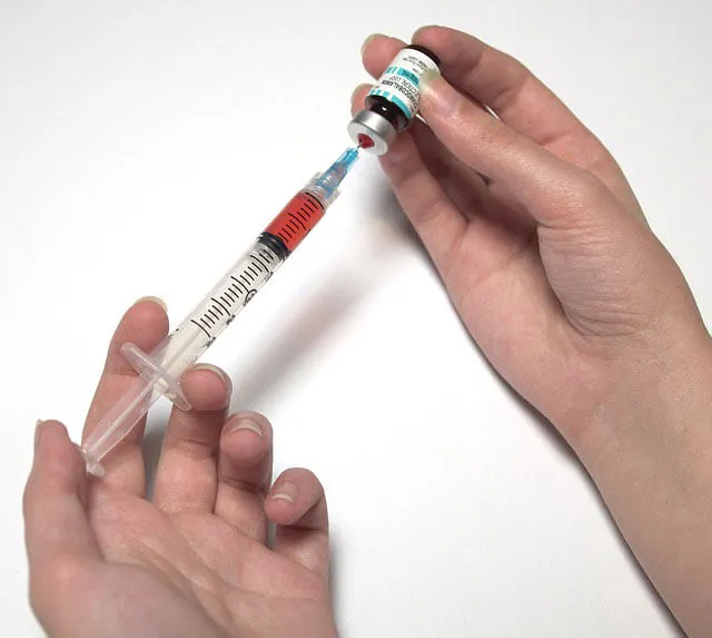 Même s'il n'est pas efficace à 100%, il est recommandé de vacciner les chevaux contre la rhinopneumonie, et notamment les poulinières.